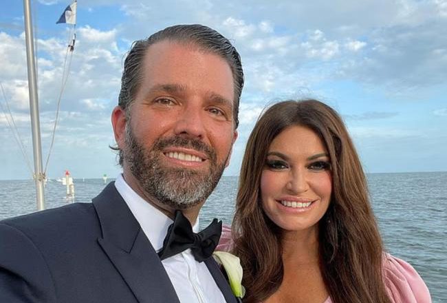 川普长子56岁前未婚妻惊艳亮相希腊大使派对