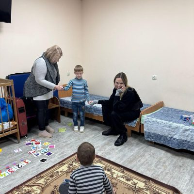 裘莉访乌亲历无人机威胁 发文吁各国援助民众