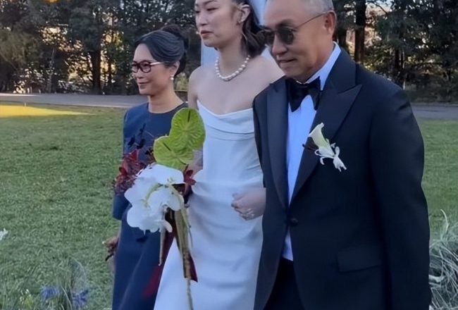 霍启仁婚礼现场:携妻敬酒载歌载舞 霍家集体亮相 霍启刚忙着录像