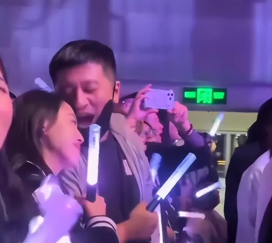 b546d9fd064144bf770509b194767f22-1