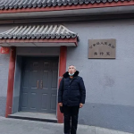 为了活下去：辽宁丹东七旬老人姜家文中南海讨饭被截返