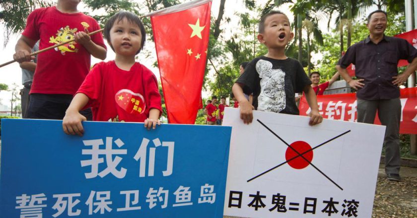 中国海警将日本渔船驱离钓鱼台 日巡逻船要求陆驶离领海