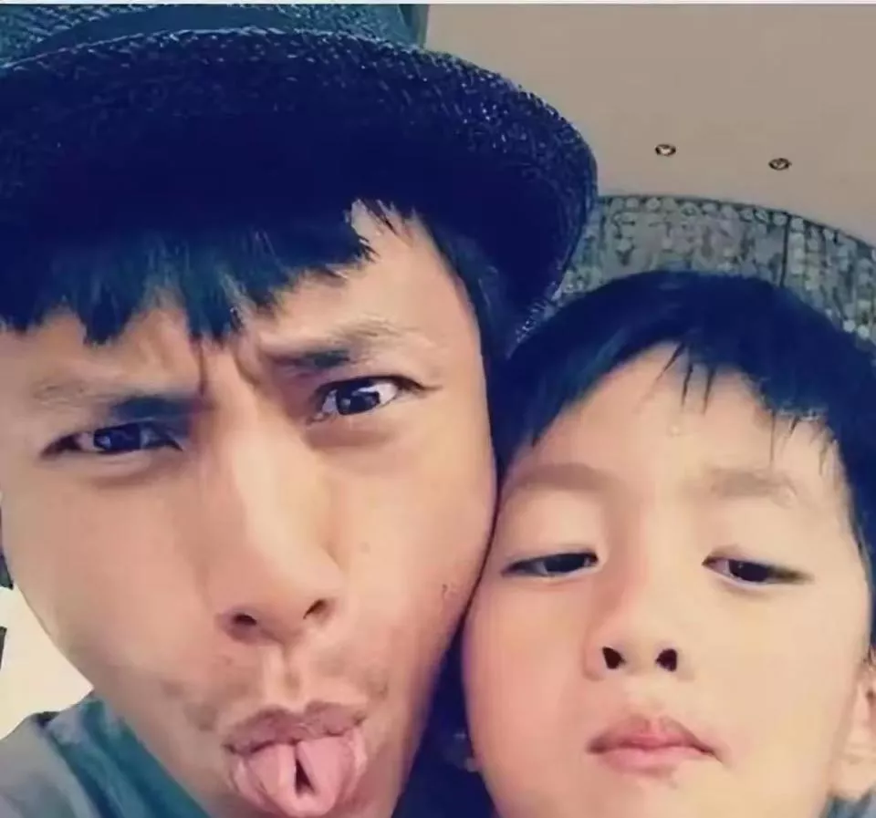 陈坤儿子毕业照被爆！网友：这五官藏不住真相了