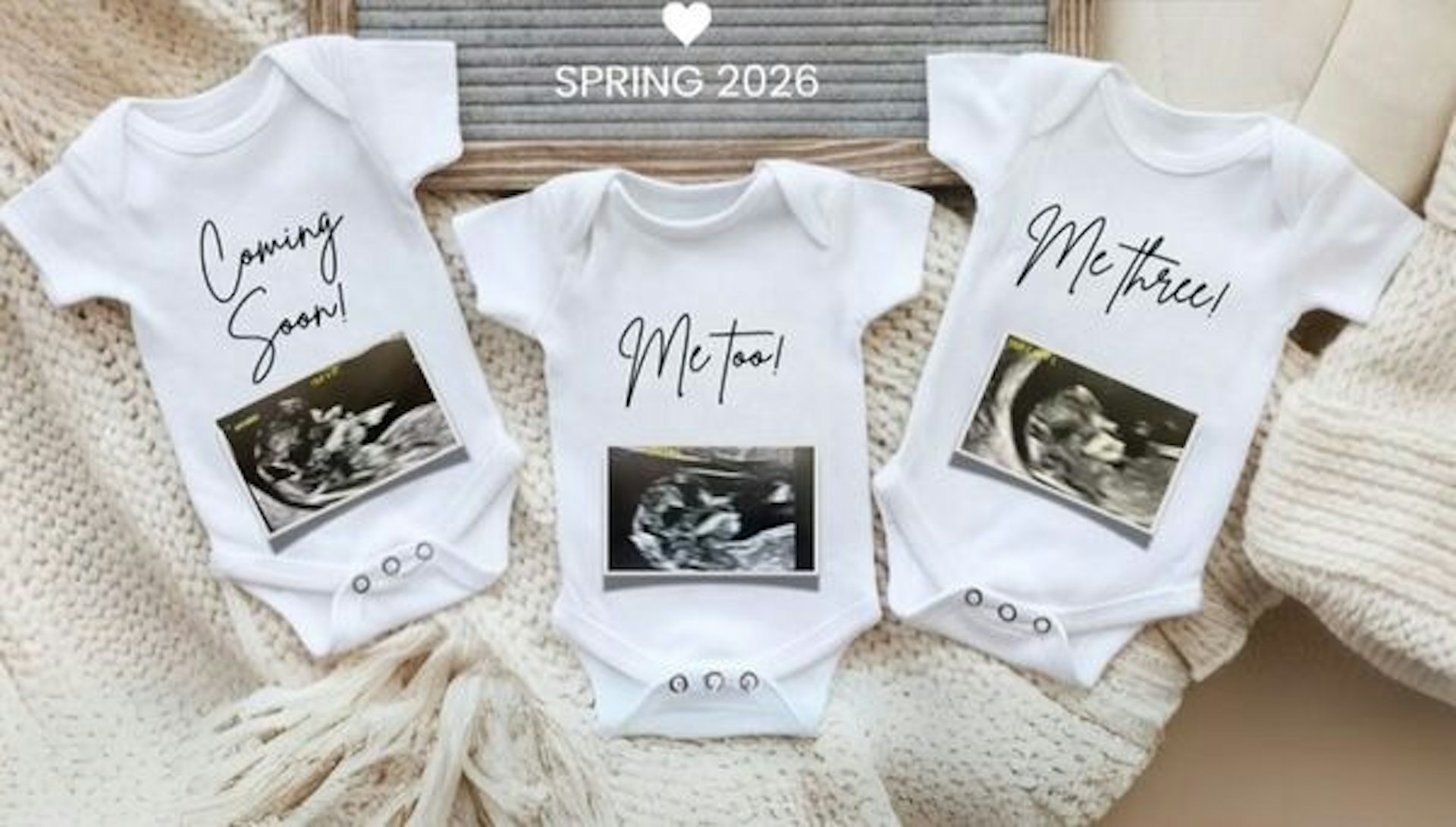 漢娜曬出三胞胎的寶寶連身衣，上頭有超音波照片（tiktok@hmpk0912）