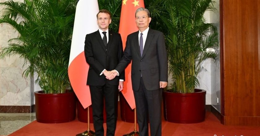 会见赵乐际后 法国总统马克宏已抵达成都
