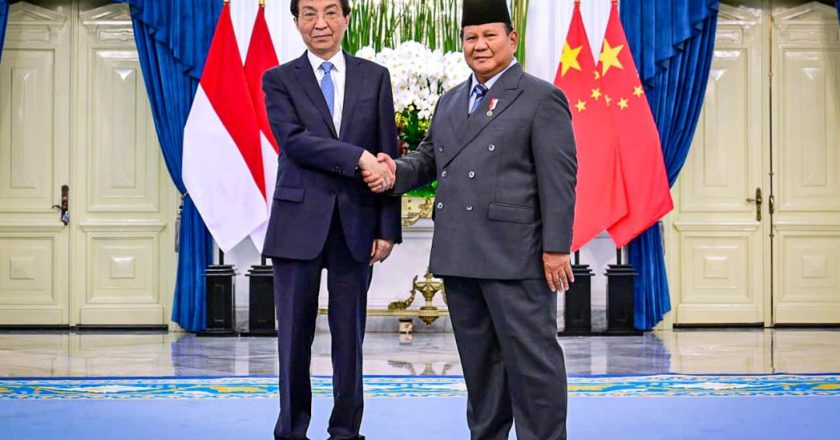 王沪宁访印尼:相信印尼会恪守一个中国原则、支持国家统一