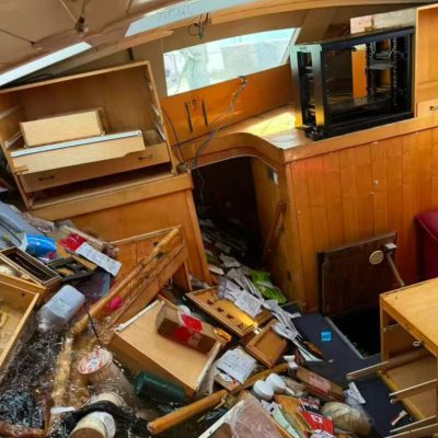 中国航海家遭遇破坏性洗劫，船只毁灭性损伤