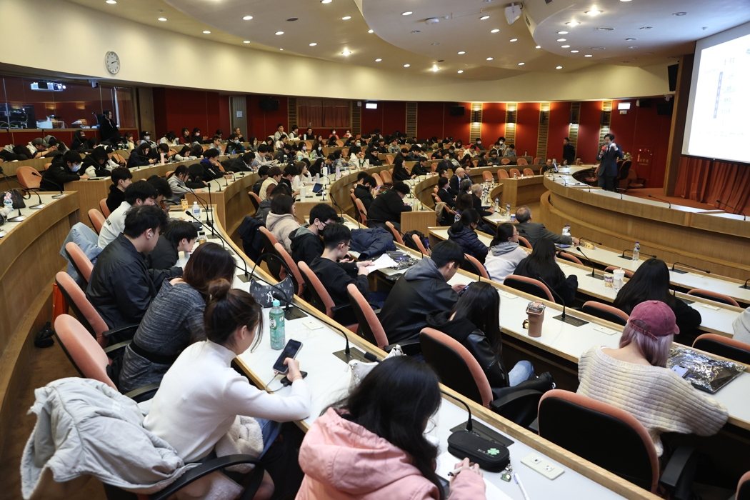 文化大学期货讲座,出席贵宾金管会副主委陈彦良,以资本市场未来展望及人才培育为题进... 文化大学期货讲座,出席贵宾金管会副主委陈彦良,以资本市场未来展望及人才培育为题进...