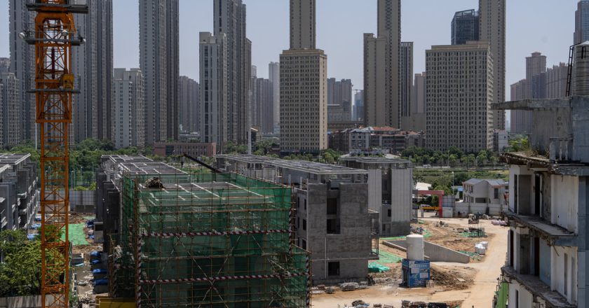 政治局喊“稳”,市场却高呼“救命”