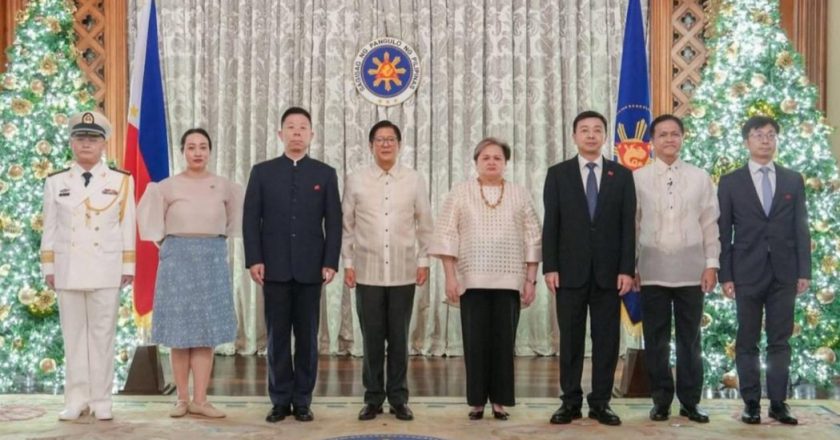 中共新任驻菲大使井泉向小马可仕递交国书 盼双边关系重回健康轨道