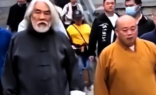 释永信海外视频流出,导演张纪中惨遭牵连 释永信海外视频流出,导演张纪中惨遭牵连