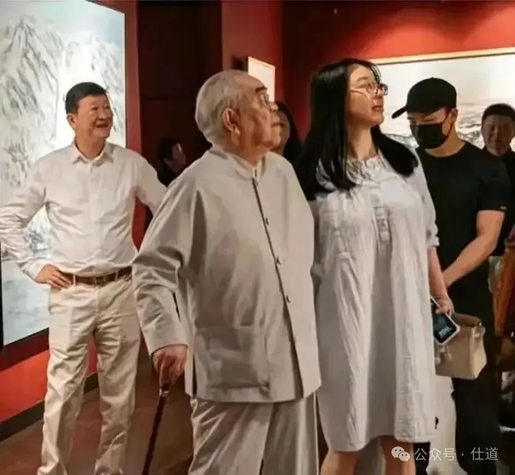 87岁范大师喜提“独子”,亲生女儿回应来了 87岁范大师喜提“独子”,亲生女儿回应来了