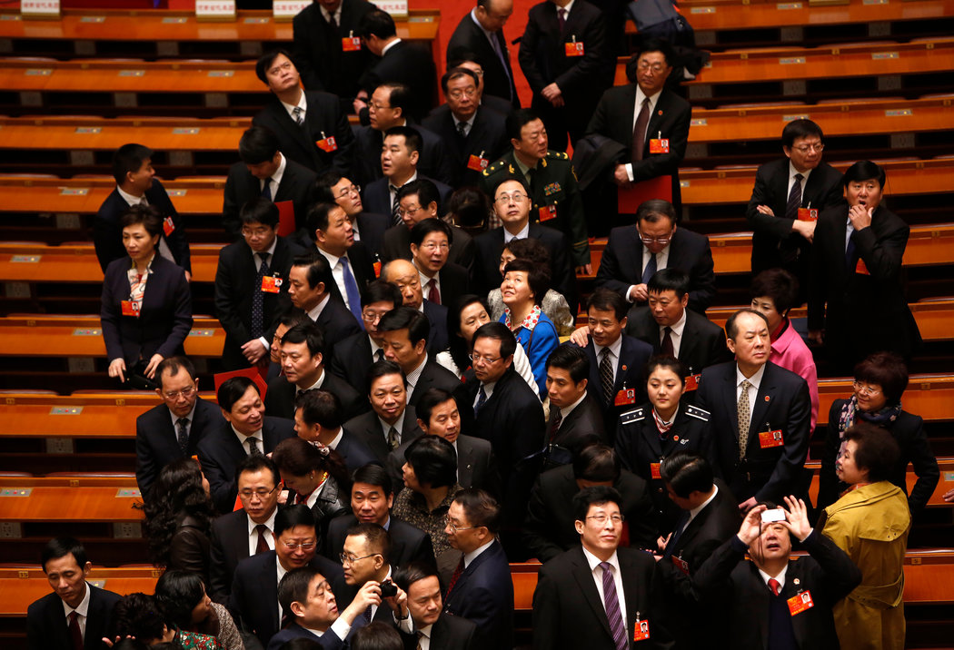 中國官場重新流行叫「同志」 - 紐約時報中文網