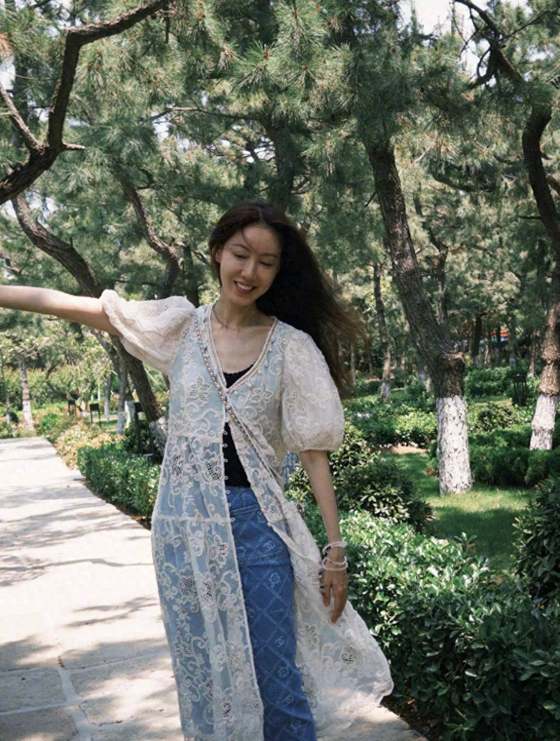 高露16岁女儿恋爱,晒与男友合照,打扮好成熟像26岁