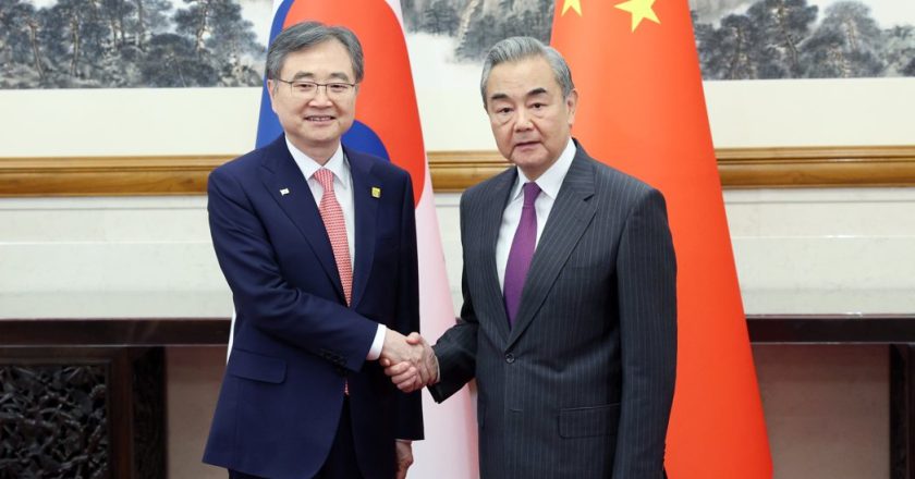 李在明访陆前中韩外长通话 王毅批日「一些政治势力试图开历史倒车」