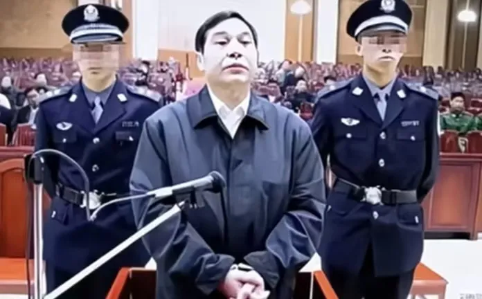 中国最牛骗子，劳改犯变成空降高官