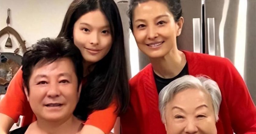 她14岁已是人间尤物，被首富看中花10亿娶回家，8年生了四胎