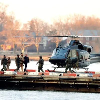 戴着脚镣的马杜罗：我是委内瑞拉总统 在家中被绑架