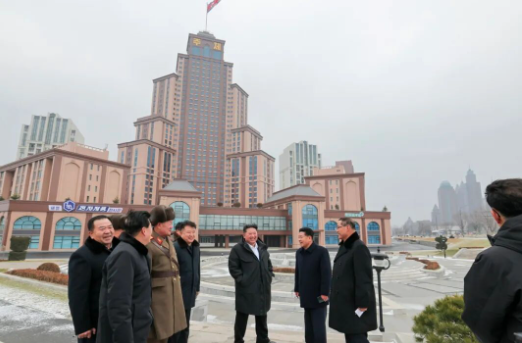 萬套住宅震撼亮相 金正恩現身發聲：平壤變了…