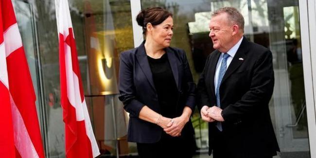 53岁格陵兰女外长在白宫外吸烟 引发争议