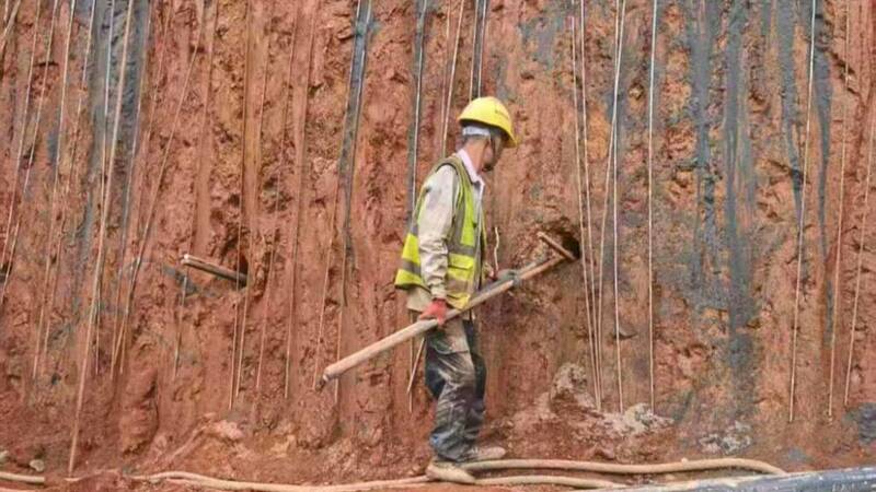 中国官方证实，福建永安抽蓄电厂大坝施工发生严重偷工减料，监工人员被指控接受施工业者宴请、安排小姐陪酒等。 （澎湃新闻）