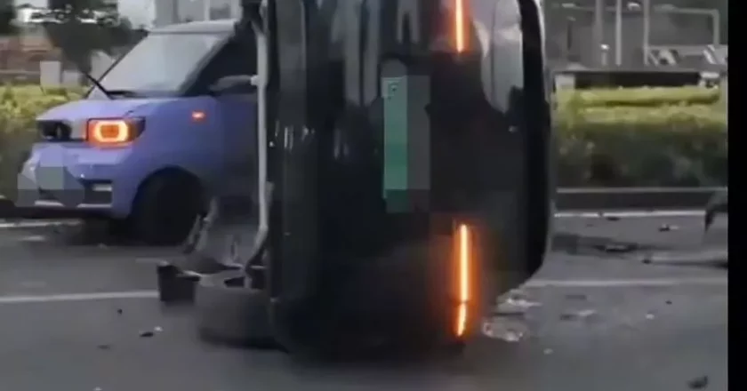 南宁一阿维塔连撞多车，车企称事发时系人工驾驶