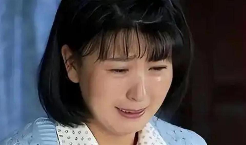 道歉不到24小时 闫学晶再迎三大噩耗 她儿子可能30万都赚不到了