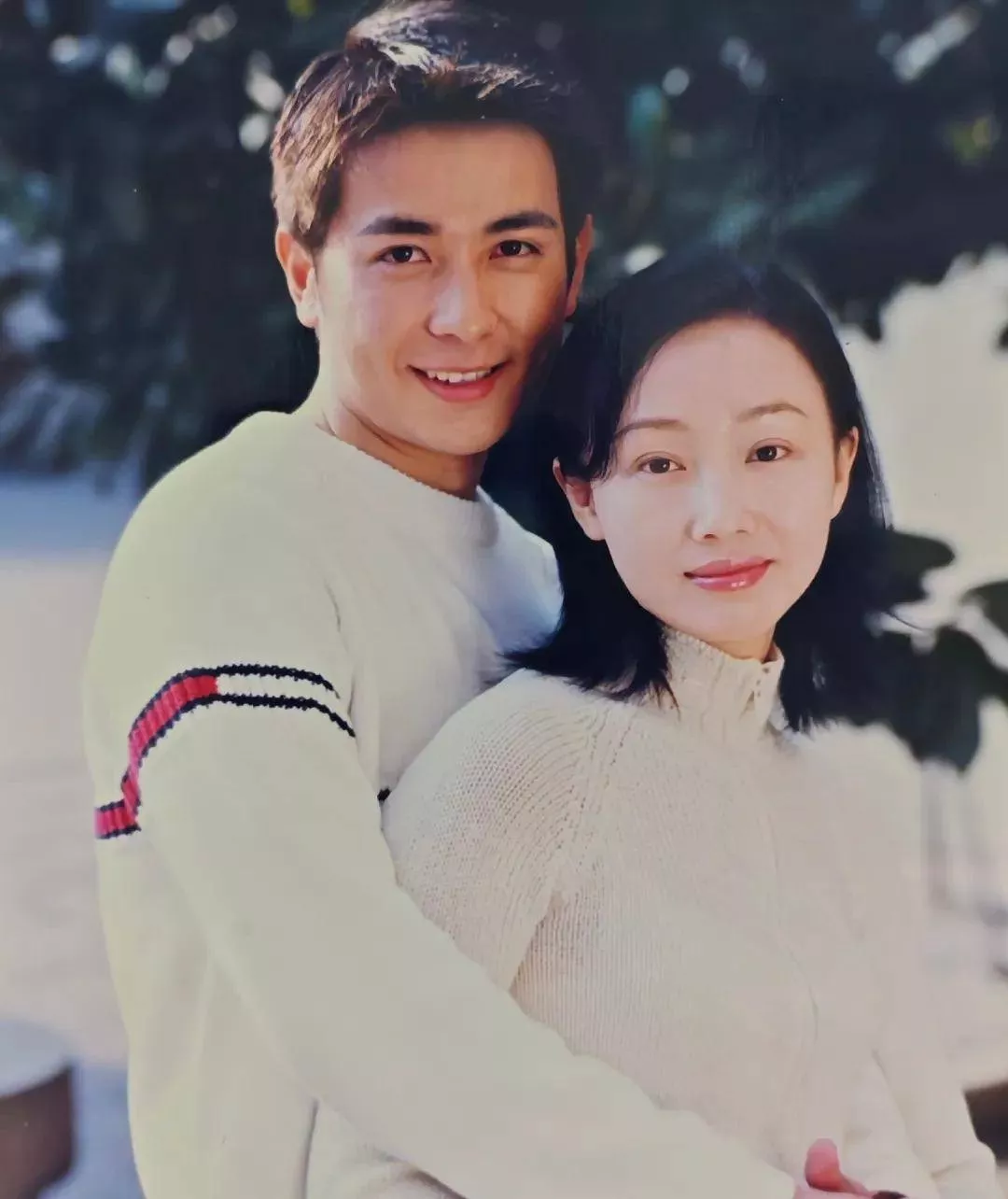 黄慧颐开撕保剑锋！晒结婚照怒斥对方婚前出轨