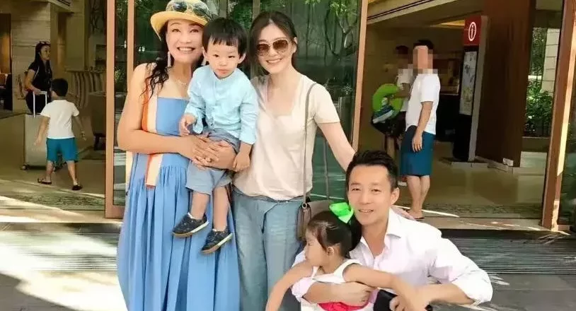 马筱梅首晒孕肚状态绝佳，新生儿性别已暗示