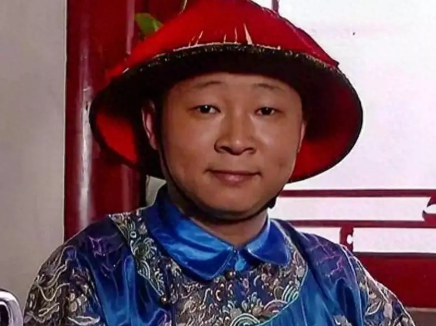 56岁赵亮现状太意外!娶小16岁模特娇妻,隐居深山养鸡