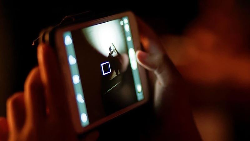 狂熱女粉絲跟蹤愛慕男網紅到醫院急診室廁所偷拍，被依涉犯無故以錄影攝錄他人性影像罪起訴。（示意圖／Pixabay）