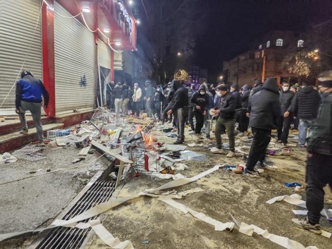 “一场大屠杀”：血染伊朗的24小时