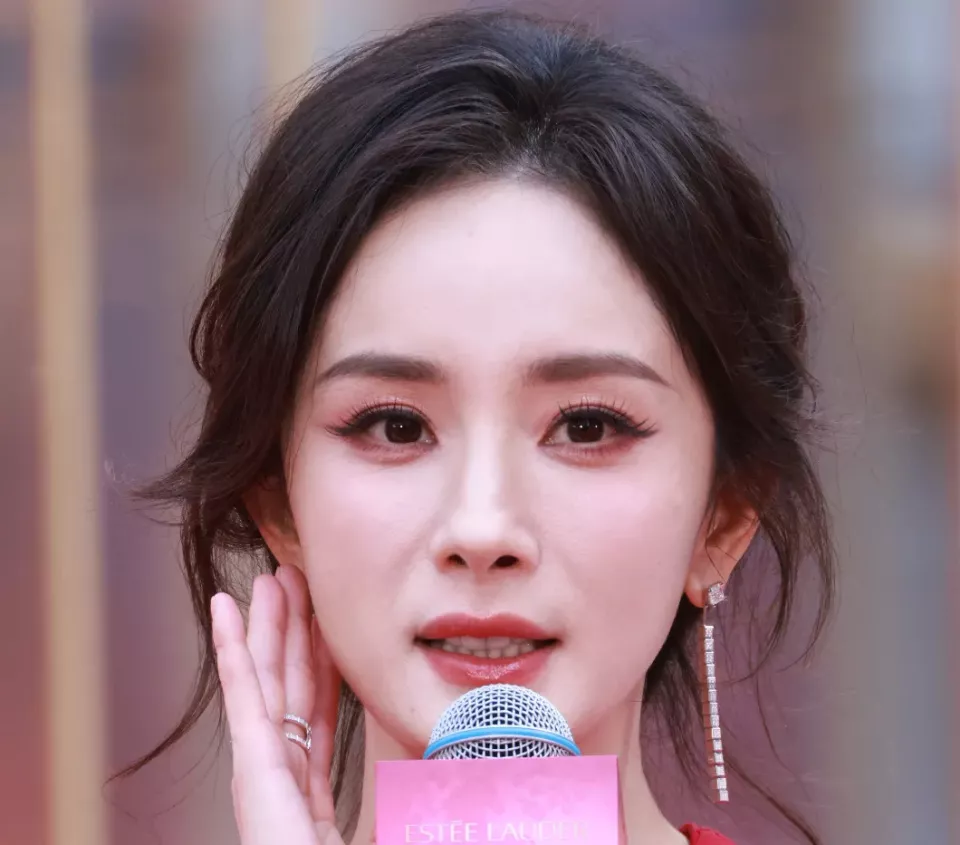 赵丽颖、杨幂、唐嫣同天活动生图曝光！网友辣评