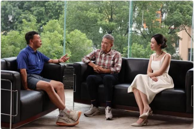 章泽天田朴珺，你们非要和普通人抢饭吃吗？