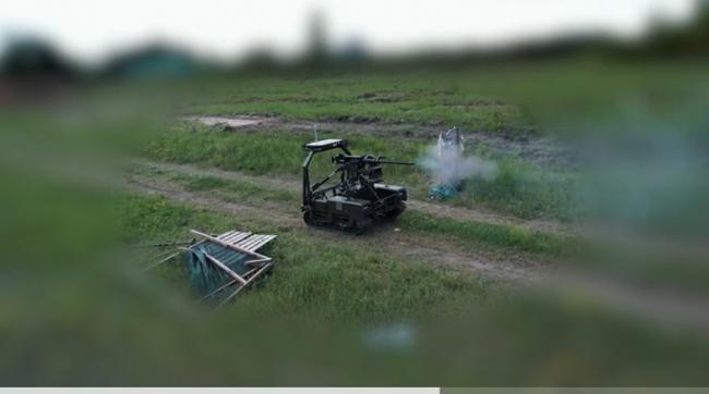 俄军太惨！1架机器人机枪手干掉俄军一个连