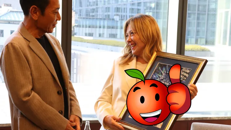 意铁娘子秒变迷妹！访日见偶像灿笑收签名画