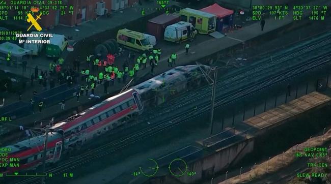 西班牙高铁相撞增至40死 出事原因指向....