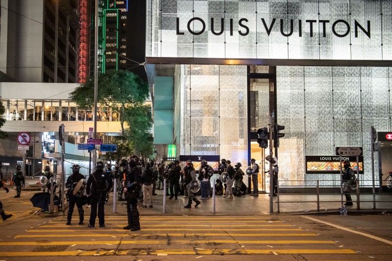 奢侈品牌第一槍?傳香港百貨拒降租金LV擬關門市- 自由財經