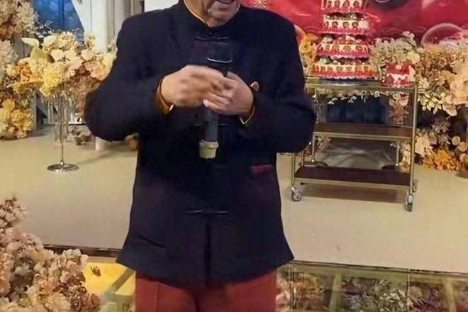 侯耀华办80大寿!穿金黄马褂派头足 开心收礼 儿子至亲没来