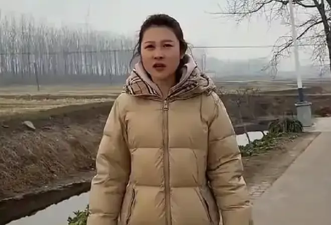 女网红假装本地人办杀猪宴，网友没一人来参加