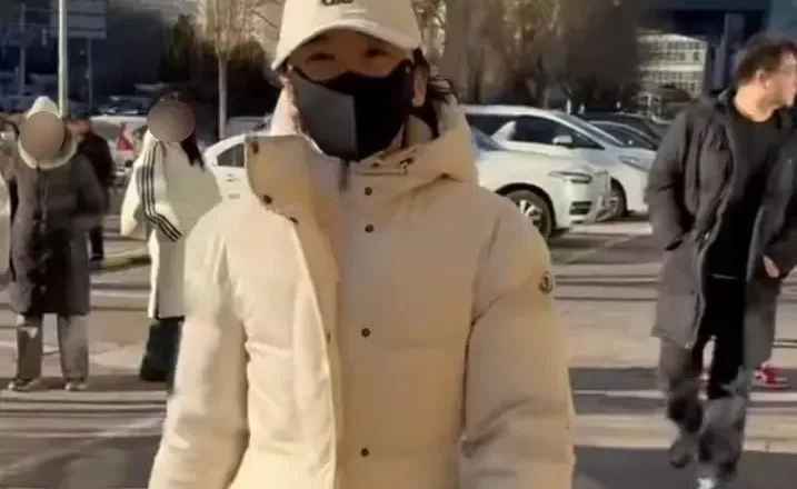 第一个捐款的明星出现了!苗圃现身嫣然医院捐款
