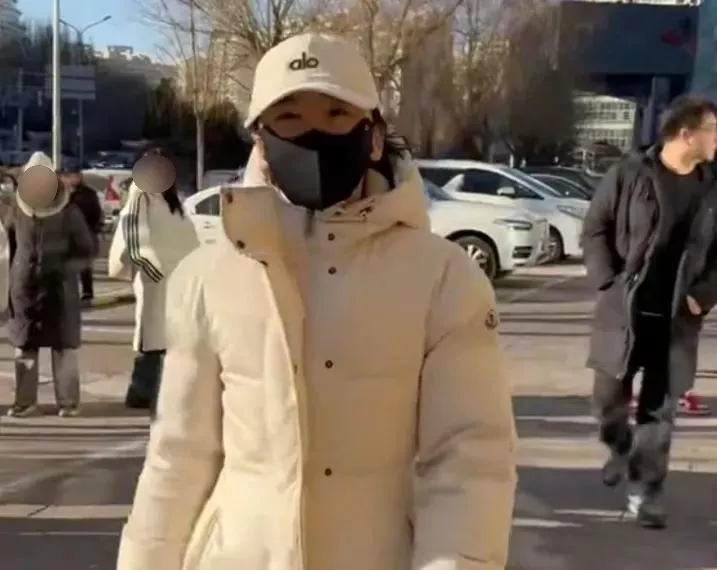 第一个捐款的明星出现了！苗圃现身嫣然医院捐款