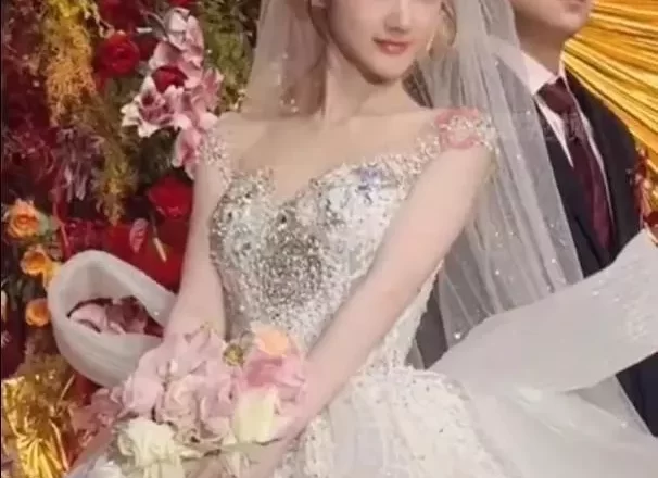 歌手陈雪凝回应婚戒只有1克拉!钻石不保值,钱要花在刀刃上