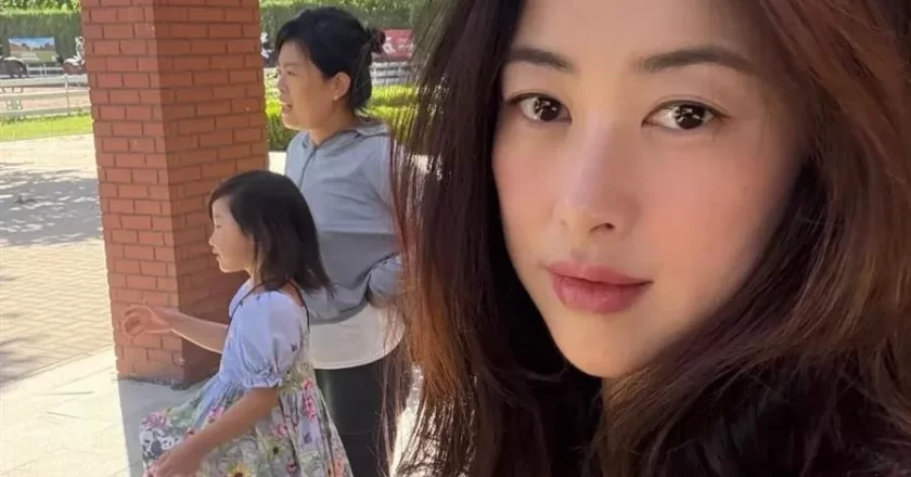 朱珠一家吃路边摊被偶遇!女儿热出一头汗,老公偷拍她满眼都是爱