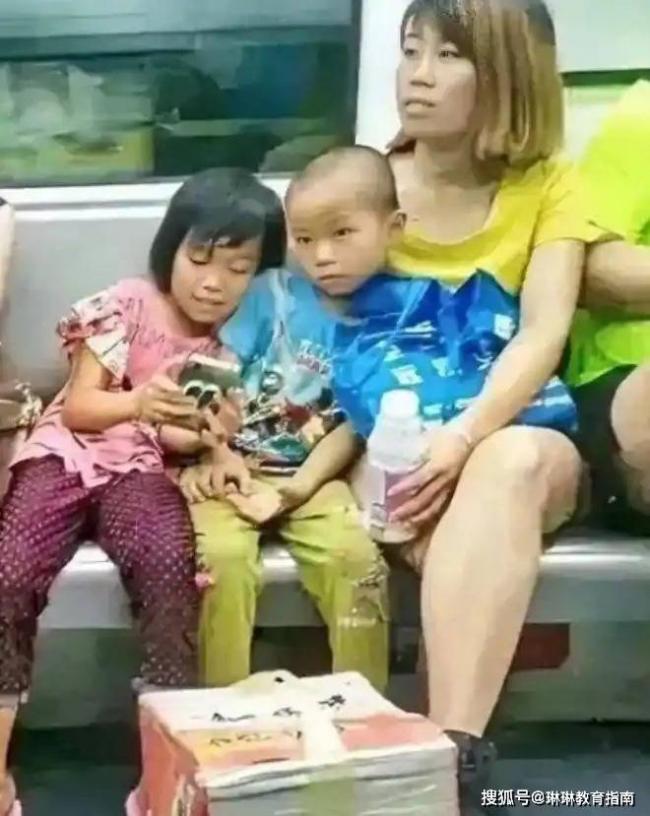 二胎家庭对比图火了 网：送外卖和吃外卖