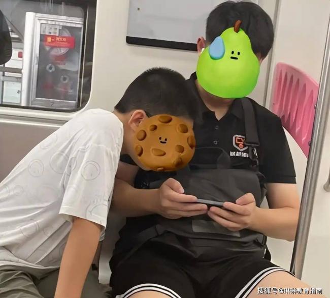 二胎家庭对比图火了 网：送外卖和吃外卖