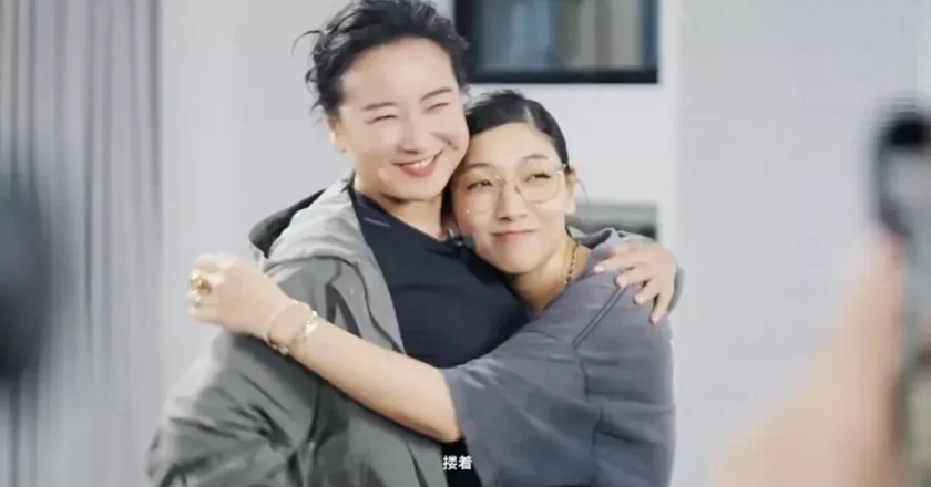 看懂冯巩预言，才明白离开春晚的贾玲，早已安排好退路
