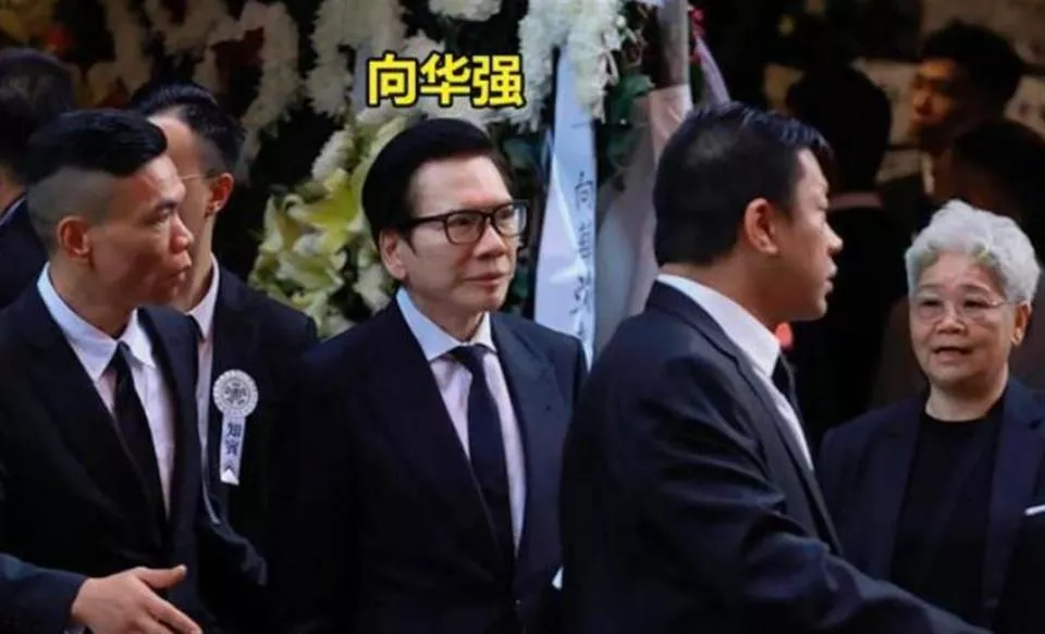 一场追悼会，揭穿了向华强夫妇在香港的真实地位