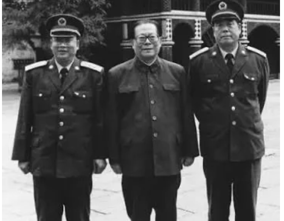 传北京多地军管戒严 指挥链断裂全靠密码电报