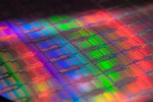 中国科学家研发出柔性AI晶片